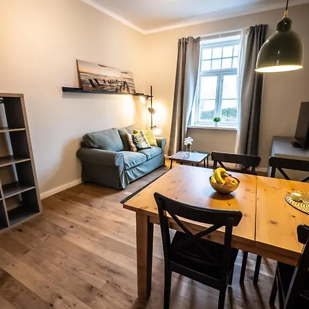 003 - Monument - 1 Bedroom - 2 Beds - Large Living Dining